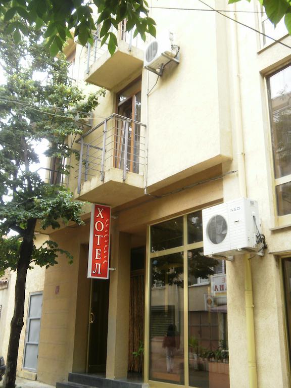 Family Hotel Kredo Sliven Bagian luar foto